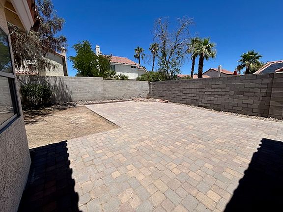 3rd image of 482 Macbrey Dr
