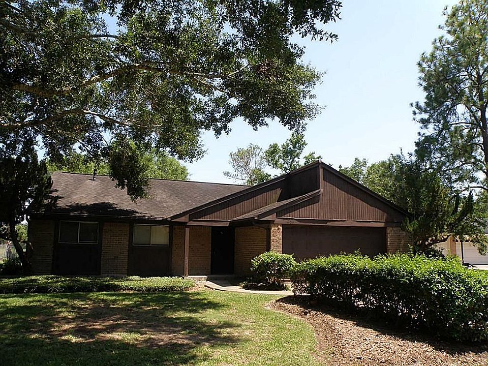 1st image of 235 E Castle Harbour Dr