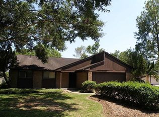 235 E Castle Harbour Dr, Friendswood, TX 77546
