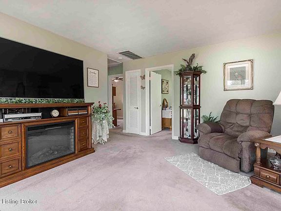 5th image of 9216 Ponder Ln