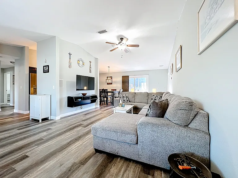 1614 Earlham Ave NW — Photo 6