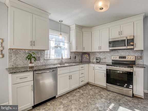 5th image of 206 Wythe Ave
