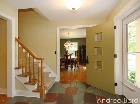 3rd image of 2151 Wilshire Dr SE
