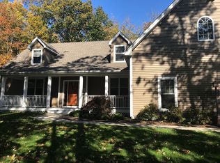 2 Tappan Zee Ln, Niantic, CT 06357