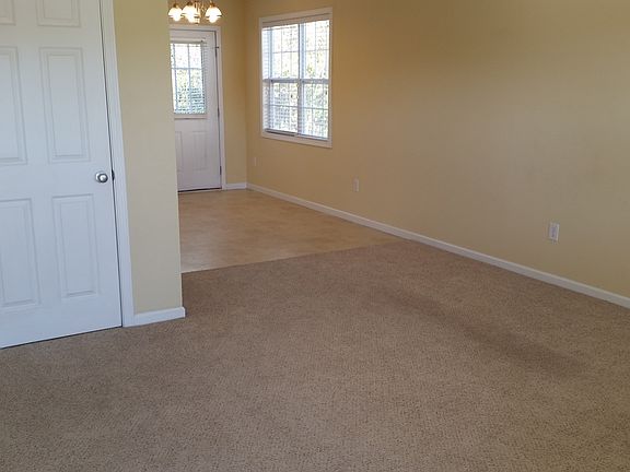 2nd image of 138 Lincoln Dr #B