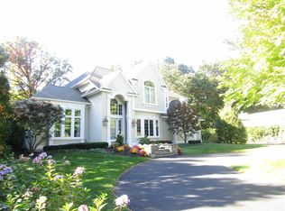 22 Hills Rd, Loudonville, NY 12211