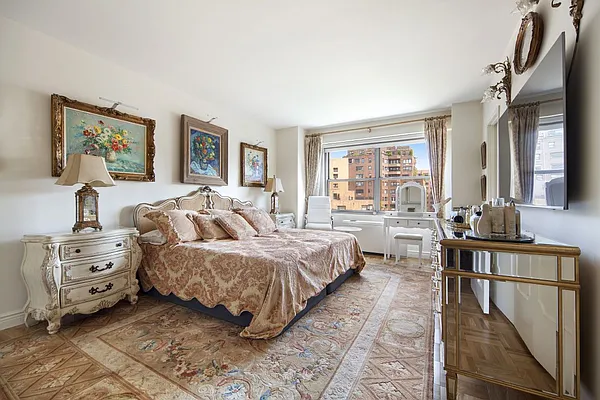 Sold by Compass | media 19