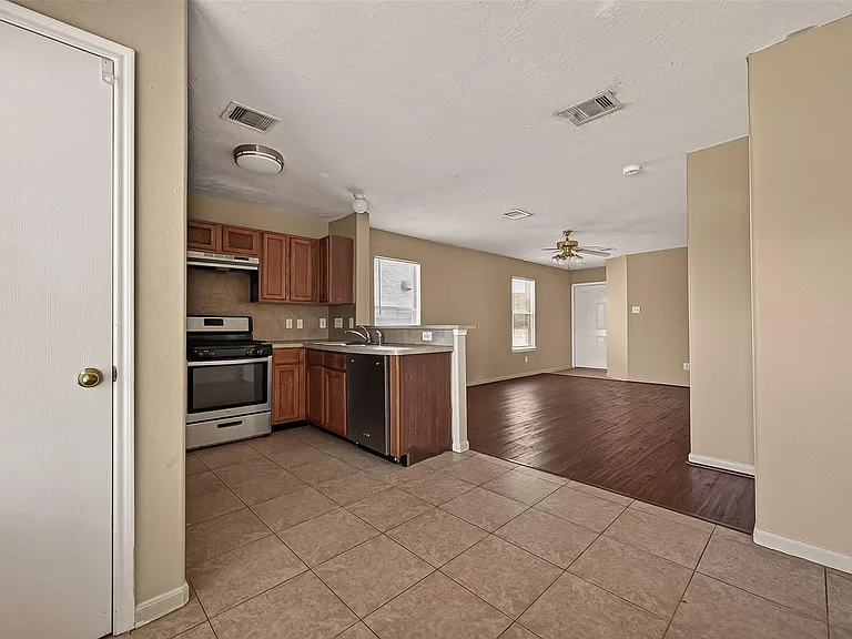 827 Royal George Ln — Photo 13