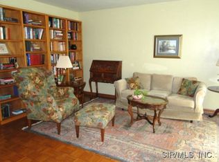 605 Plum Ln, Fairview Heights, IL 62208