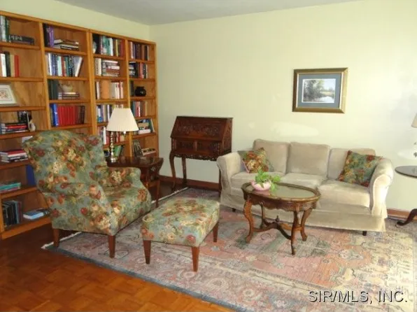 605 Plum Ln, Fairview Heights, IL 62208