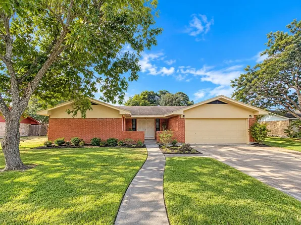 114 Linnville Dr, Port Lavaca, TX 77979