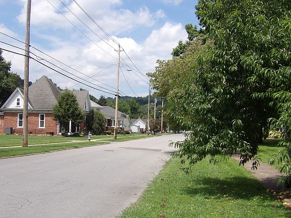 5th image of 509 N Main St