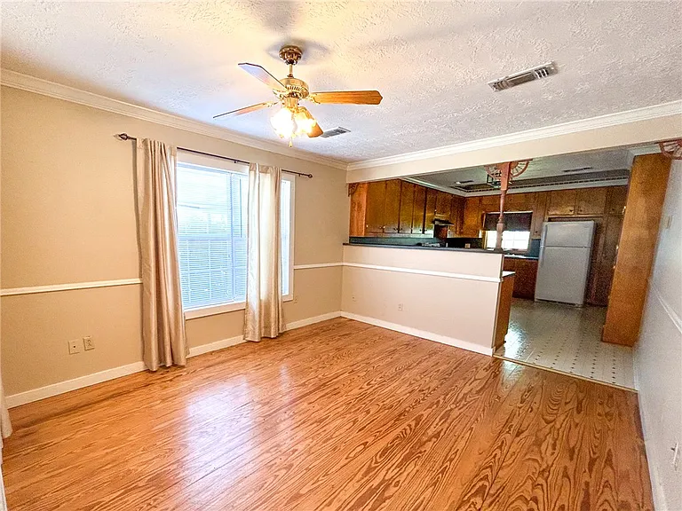307 W Buck St — Photo 8
