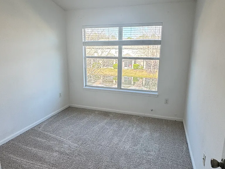5862 Pavilion Dr — Photo 6
