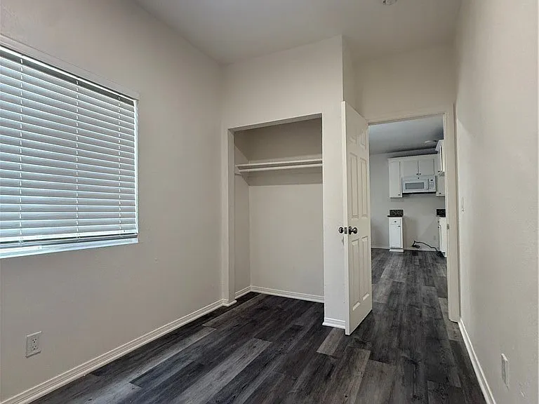 2284 Long Beach Blvd — Photo 9