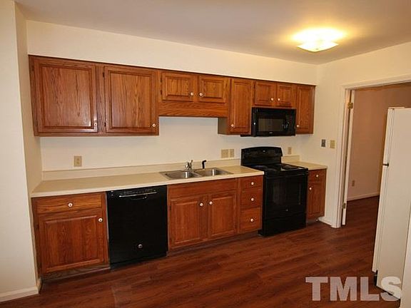 3rd image of 102 Old Stable Ct