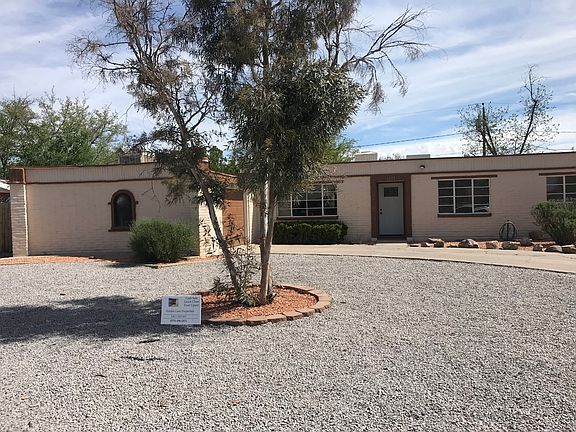 3rd image of 1009 Hickory Dr