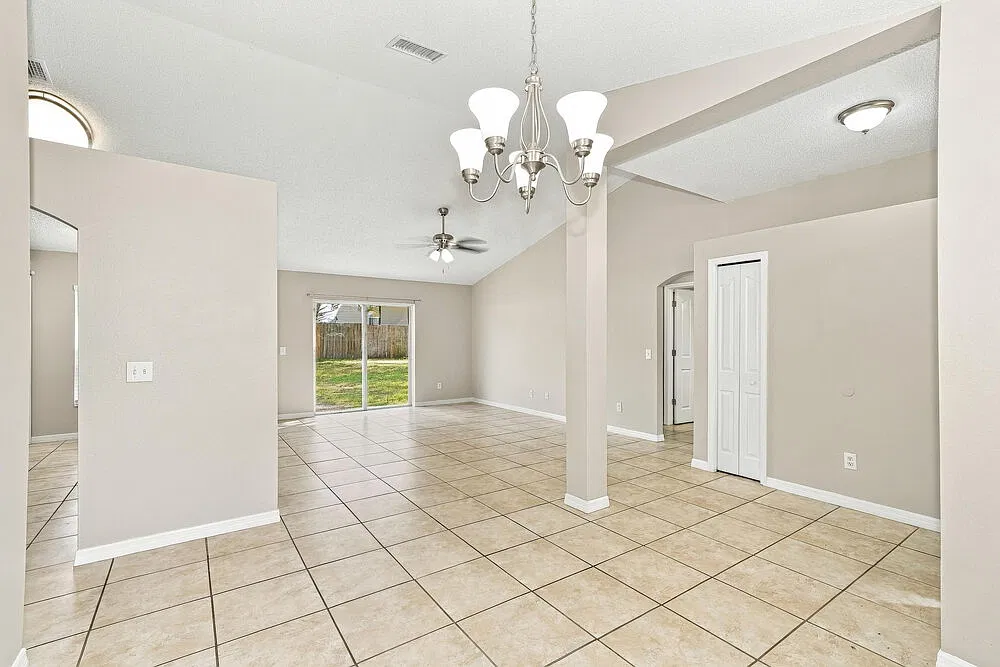 3 bed, 2.0 bath, 1349 sqft, $2,655 — Photo 4