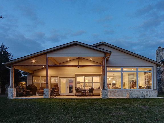 3rd image of 2820 Lakeview Ln