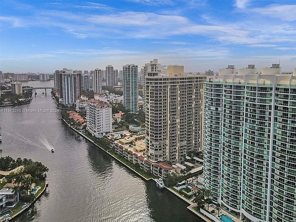 5th image of 20191 E Country Club Dr APT 507