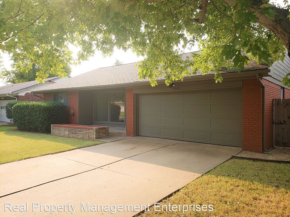 1st image of 2828 Manchester Dr