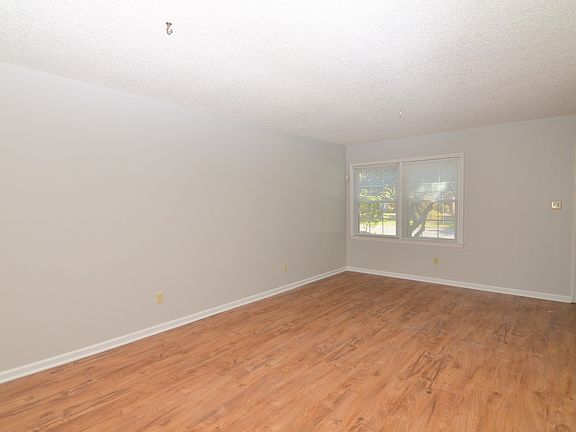 3rd image of 6810 Farmingdale Dr