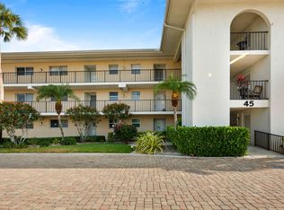 45 High Point Cir S APT 304, Naples, FL 34103