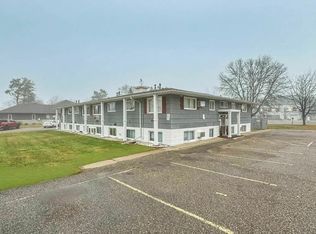 8963 Syndicate Ave APT 12, Circle Pines, MN 55014