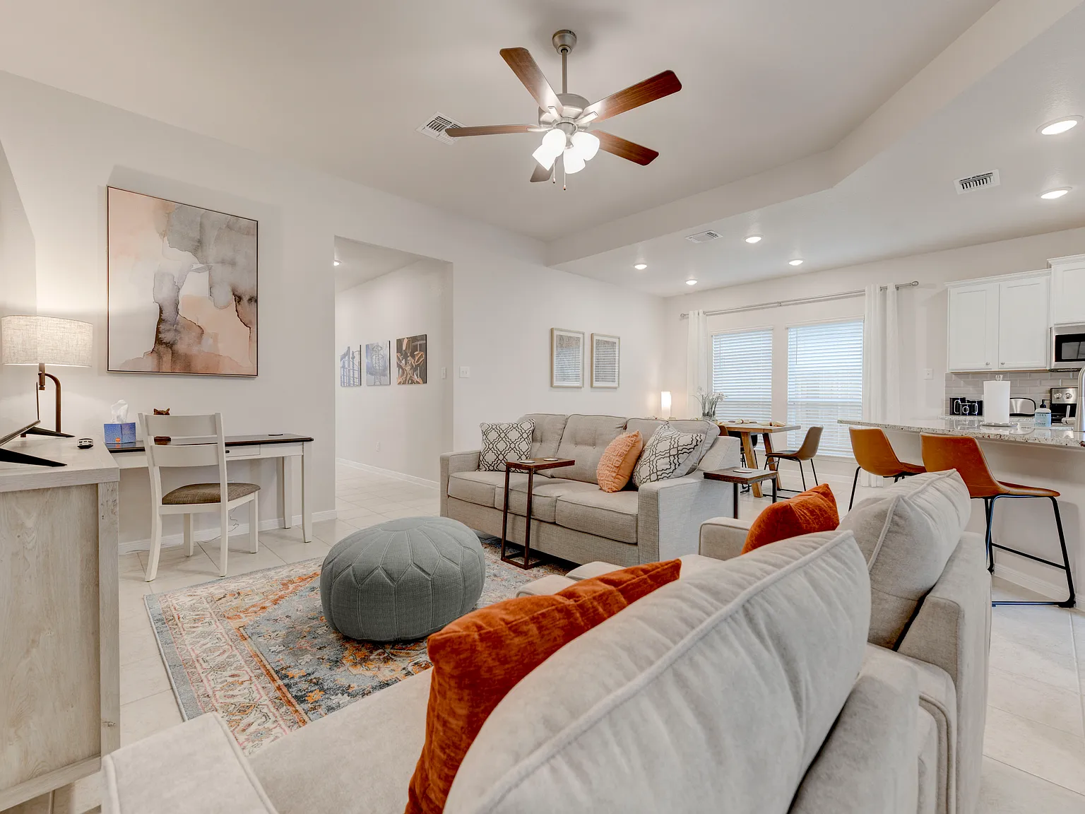 4 bed, 1621 sqft, $4,550 — Photo 3