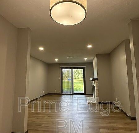 2nd image of 1701 Normandy Cir #2