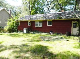 20 Homeland Dr, Huntington, NY 11743