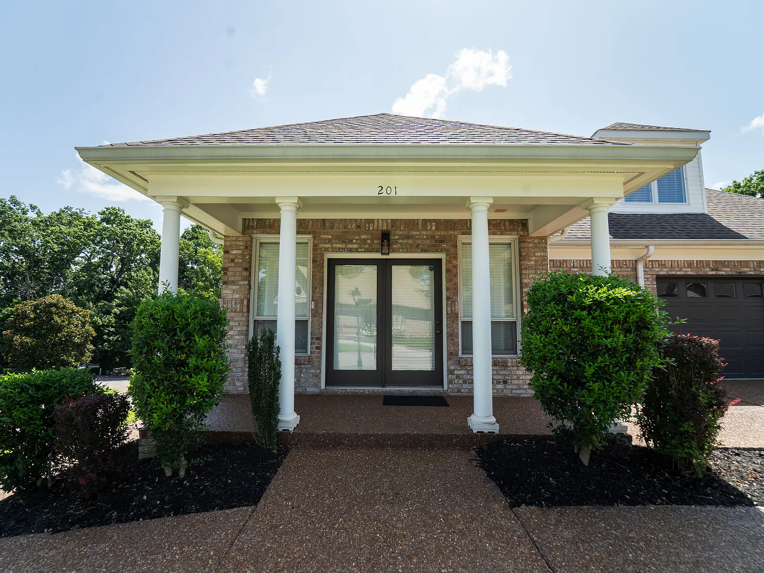3 bed, 2.5 bath, 2846 sqft, $3,950 — Photo 3