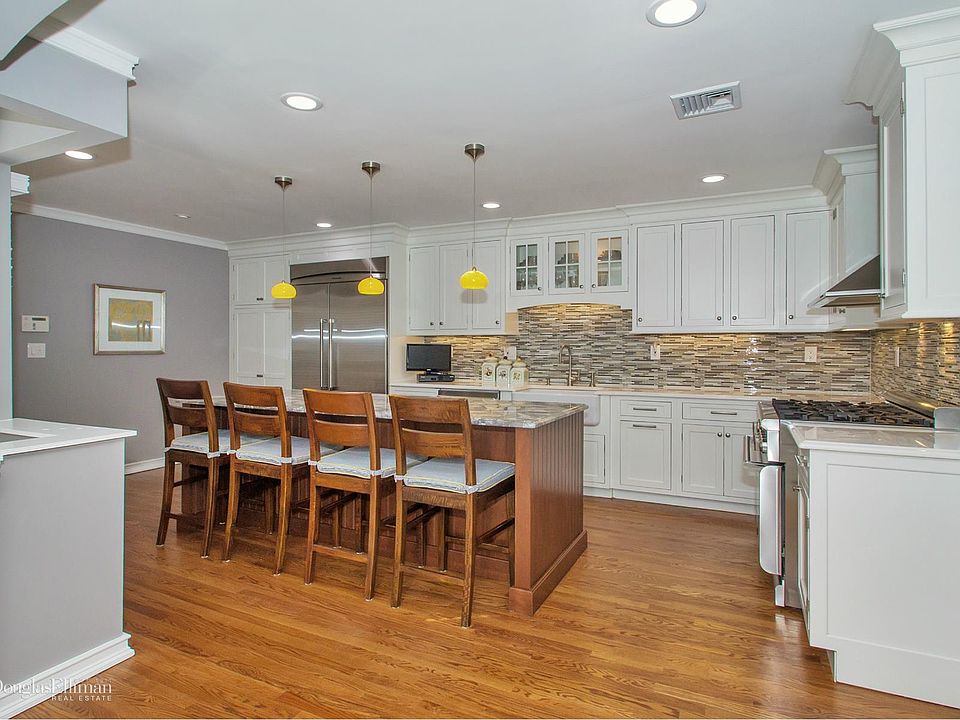 1st image of 33 Hunt Ct