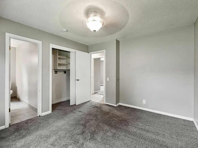 1632 Dodge St — Photo 3