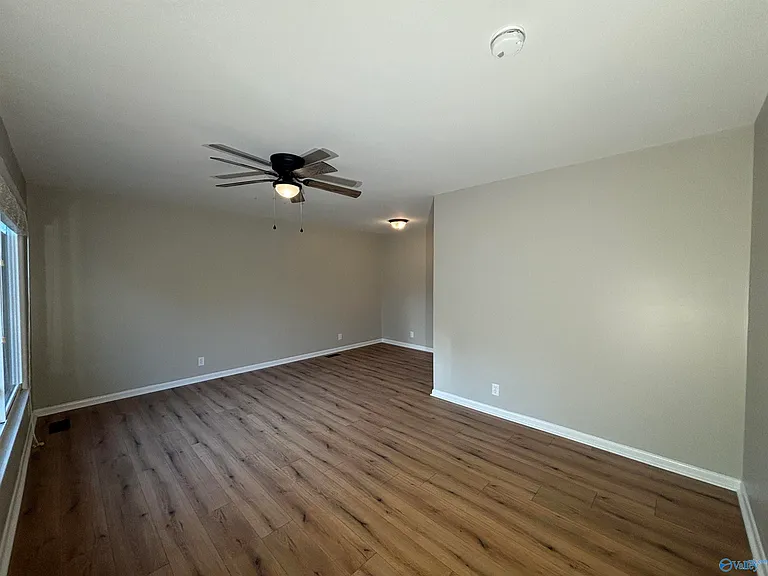 510 Clift Dr — Photo 5