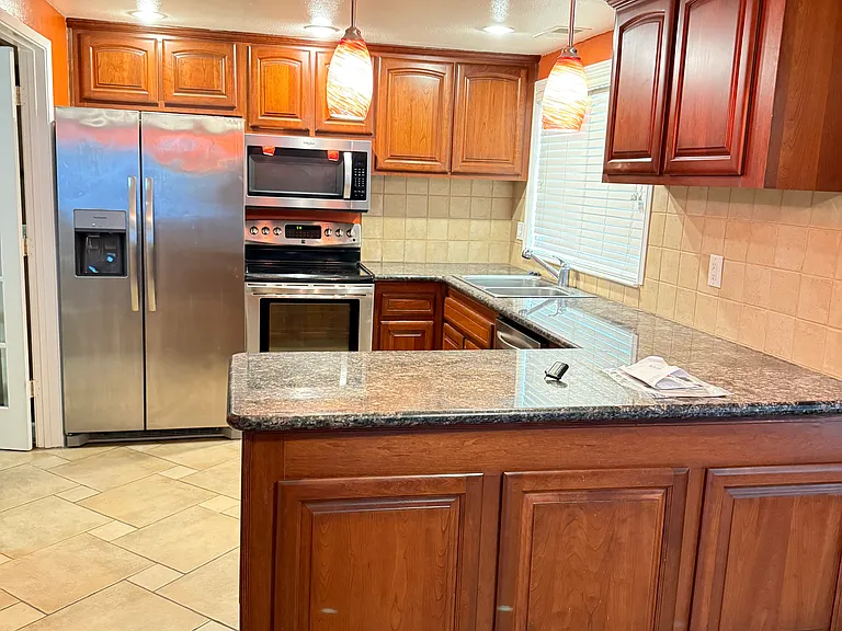 1952 Hacienda Dr — Photo 1
