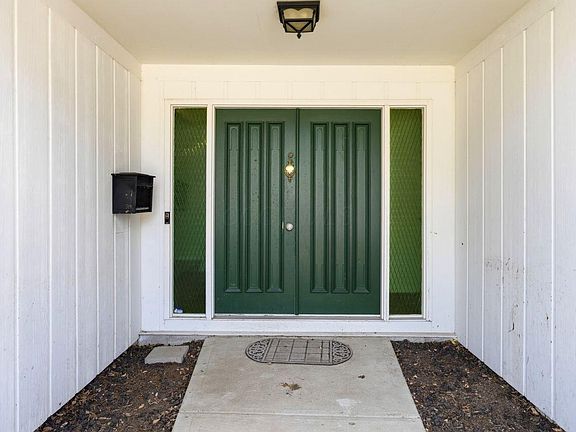 3rd image of 945 Matterhorn Dr