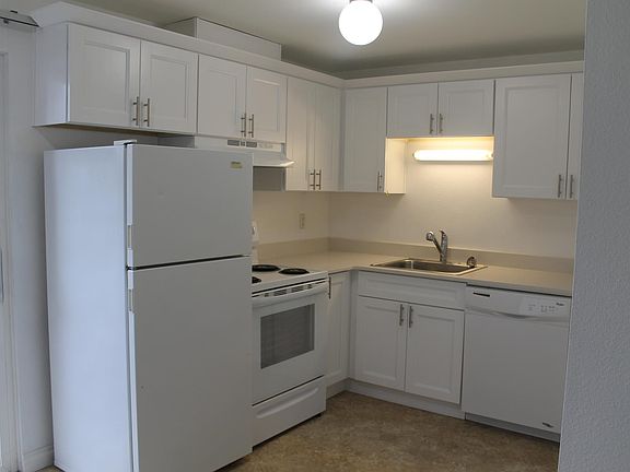 4th image of 11028 SE Penzance St