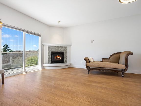 2nd image of 126 Hallowell Rd #22
