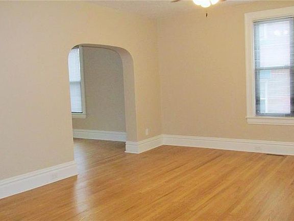 4th image of 425 Green St