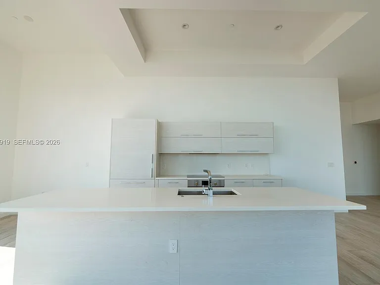 45 SW 9th St #4906 — Photo 11