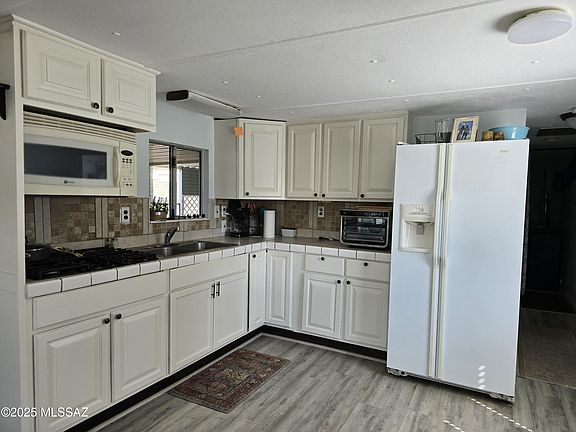 5th image of 282 W Olive Dr