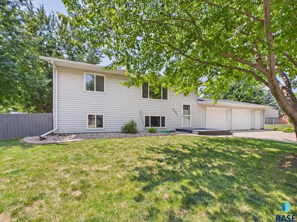 S Plains Dr, Sioux Falls, SD 57106