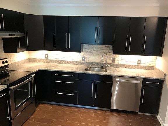 5th image of 9863 Bristol Square Ln
