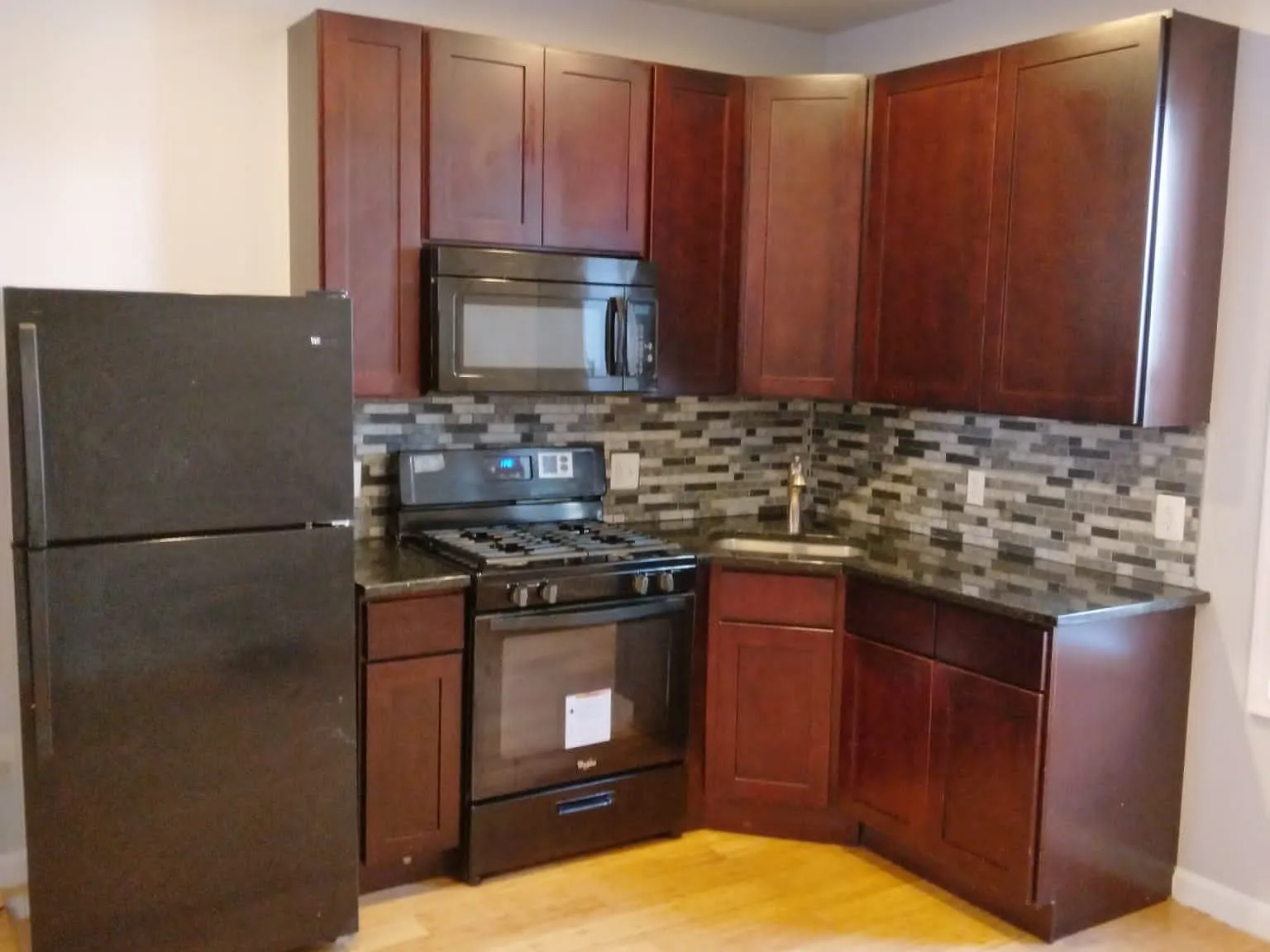 3 bed, 1100 sqft, $1,750 — Photo 1