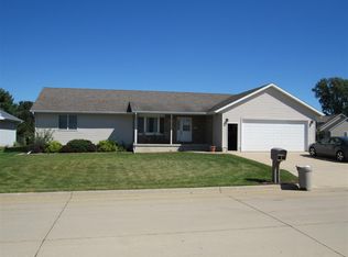 1101 Jolene Dr, Dunkerton, IA 50626