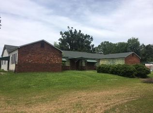 43 Pea Ridge Rd, West Point, MS 39773