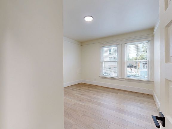4th image of 1330 Union St APT 1