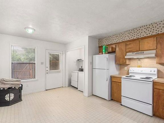 5th image of 1906 Woodsman Dr APT D
