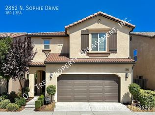 2862 N Sophie Dr, Fresno, CA 93727